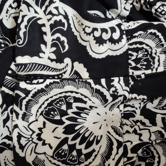 Jones New York Black and White Patterned Broomstick (Tiered) Skirt, Size 12 - Picture 4 of 4